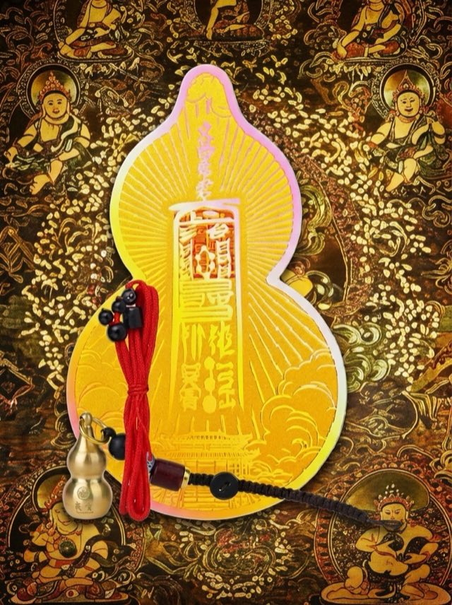 Cultural Gold-Detail Phone Motifs in Singapore